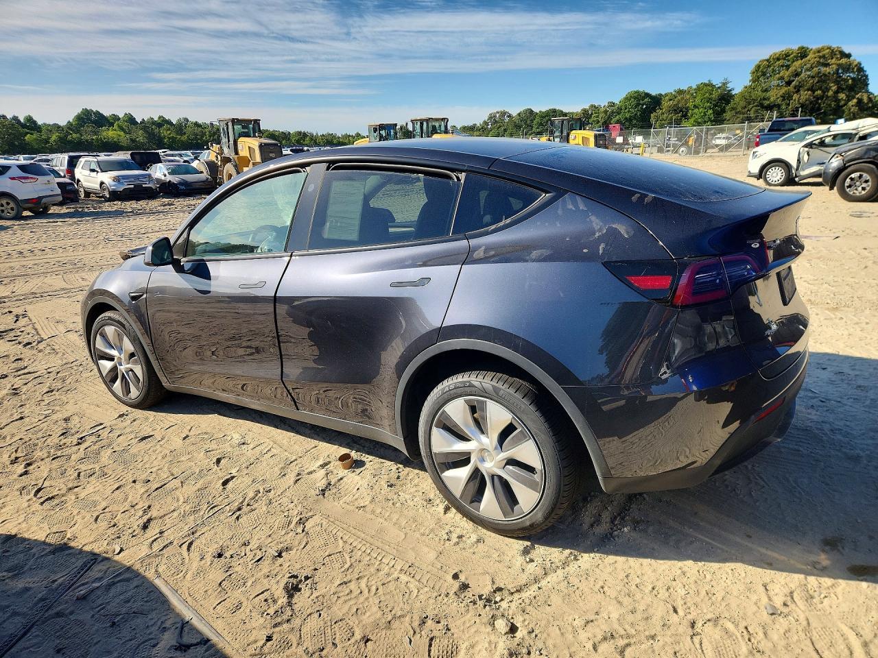 2024 Tesla Model Y - Фото 2