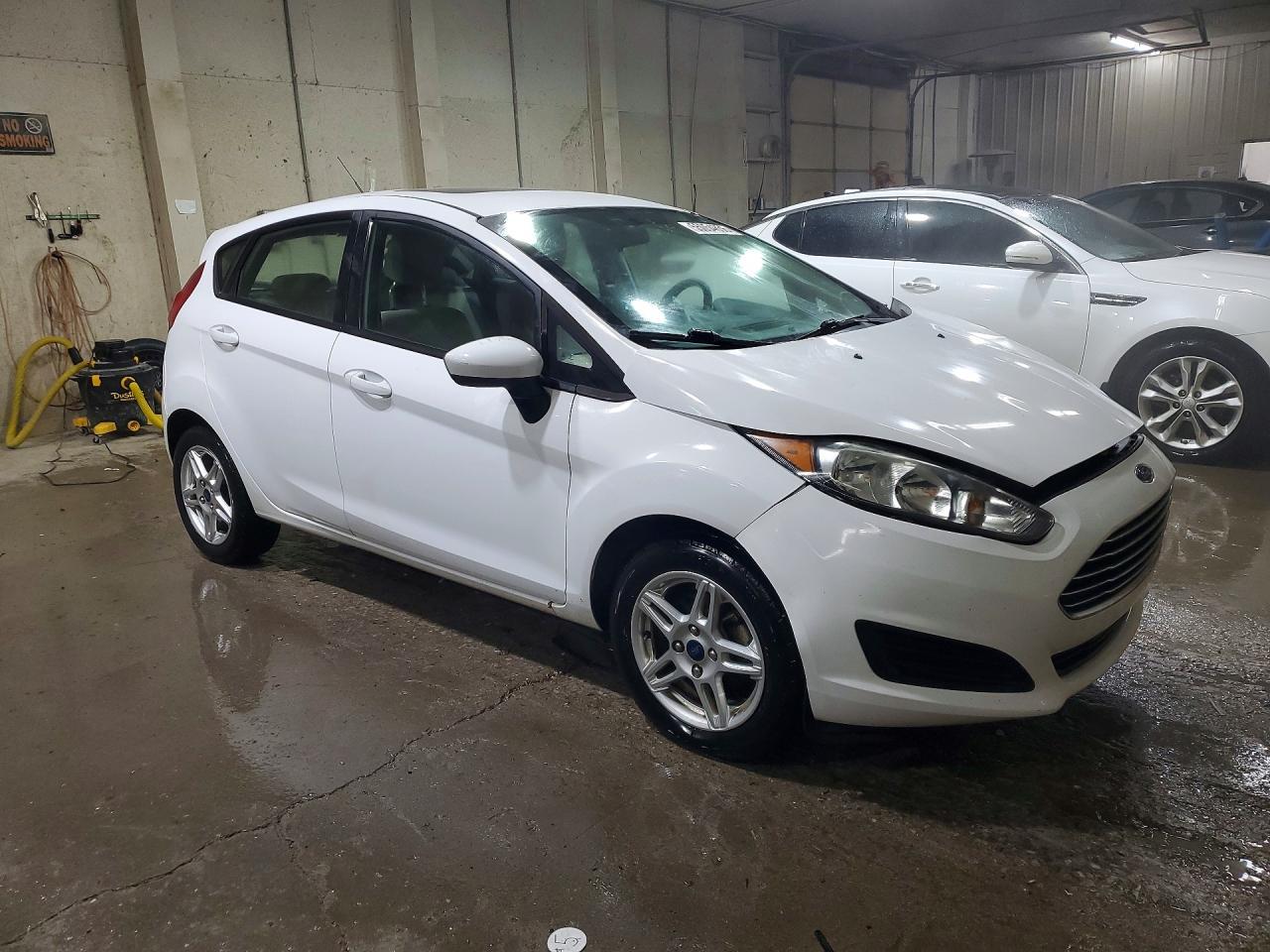 2019 Ford Fiesta Se - Фото 4