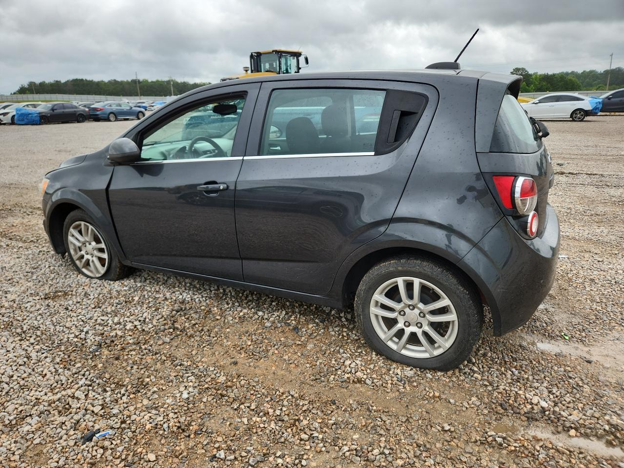 2016 Chevrolet Sonic Lt - Фото 2