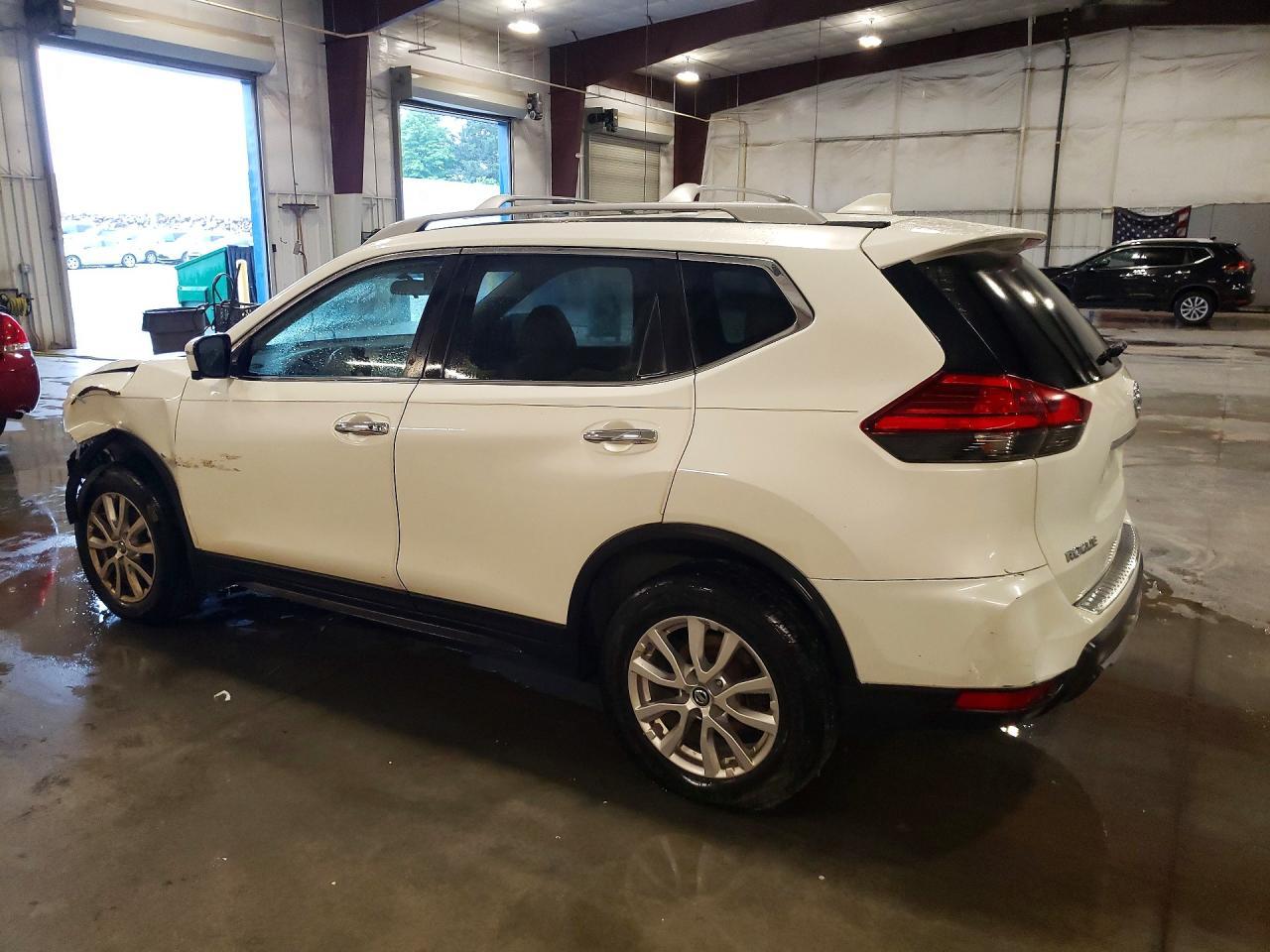 2017 Nissan Rogue Sv - Image 2