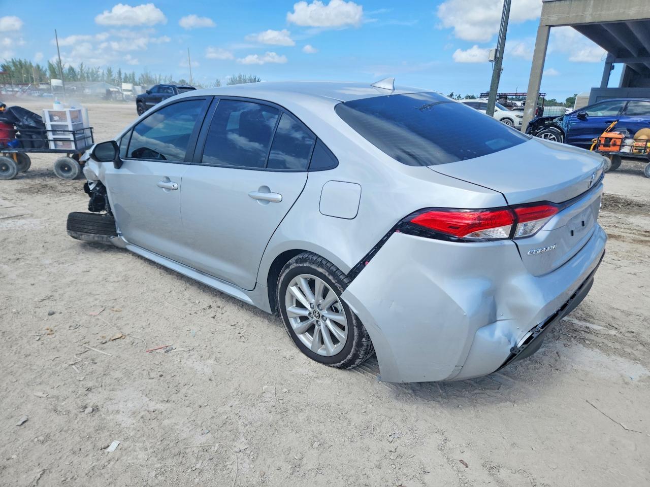 2026 Toyota Corolla Hybrid Le - Image 2