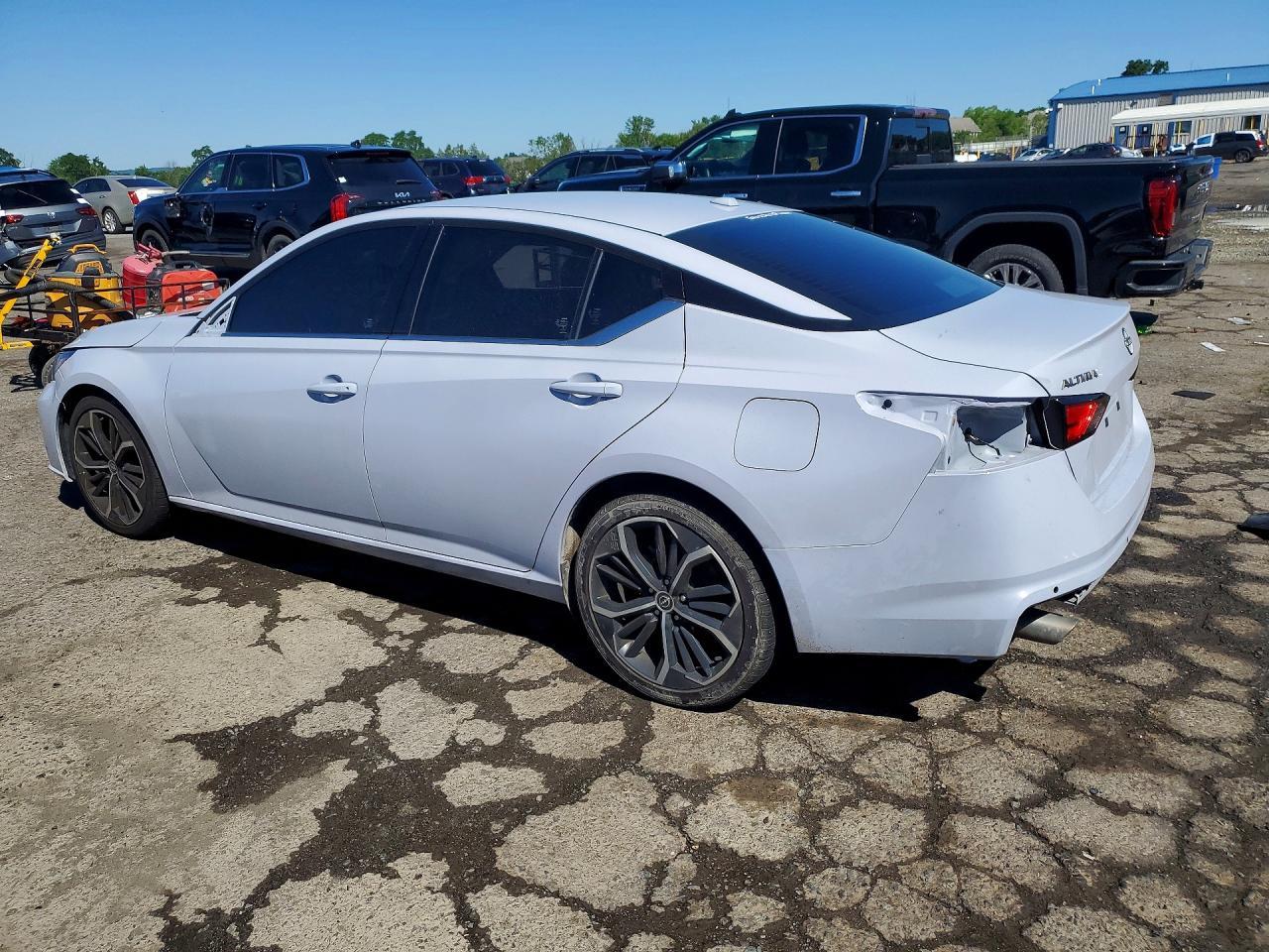 2023 Nissan Altima Sr - Image 2