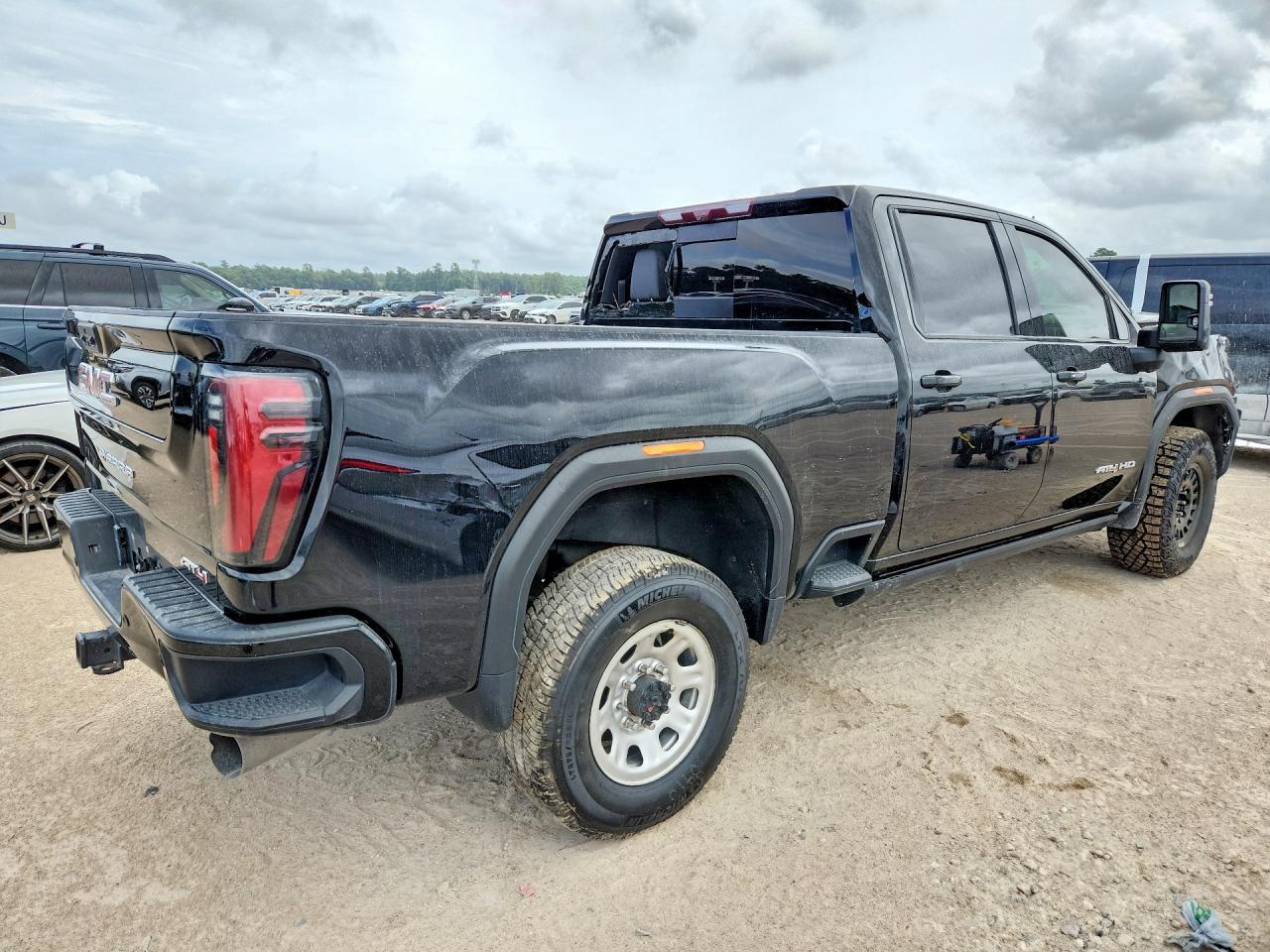 2024 GMC Sierra K3500 At4 - Image 3
