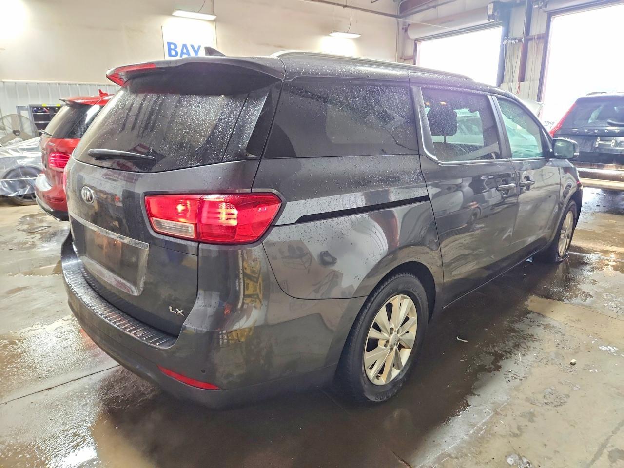 2017 Kia Sedona Lx - Фото 3