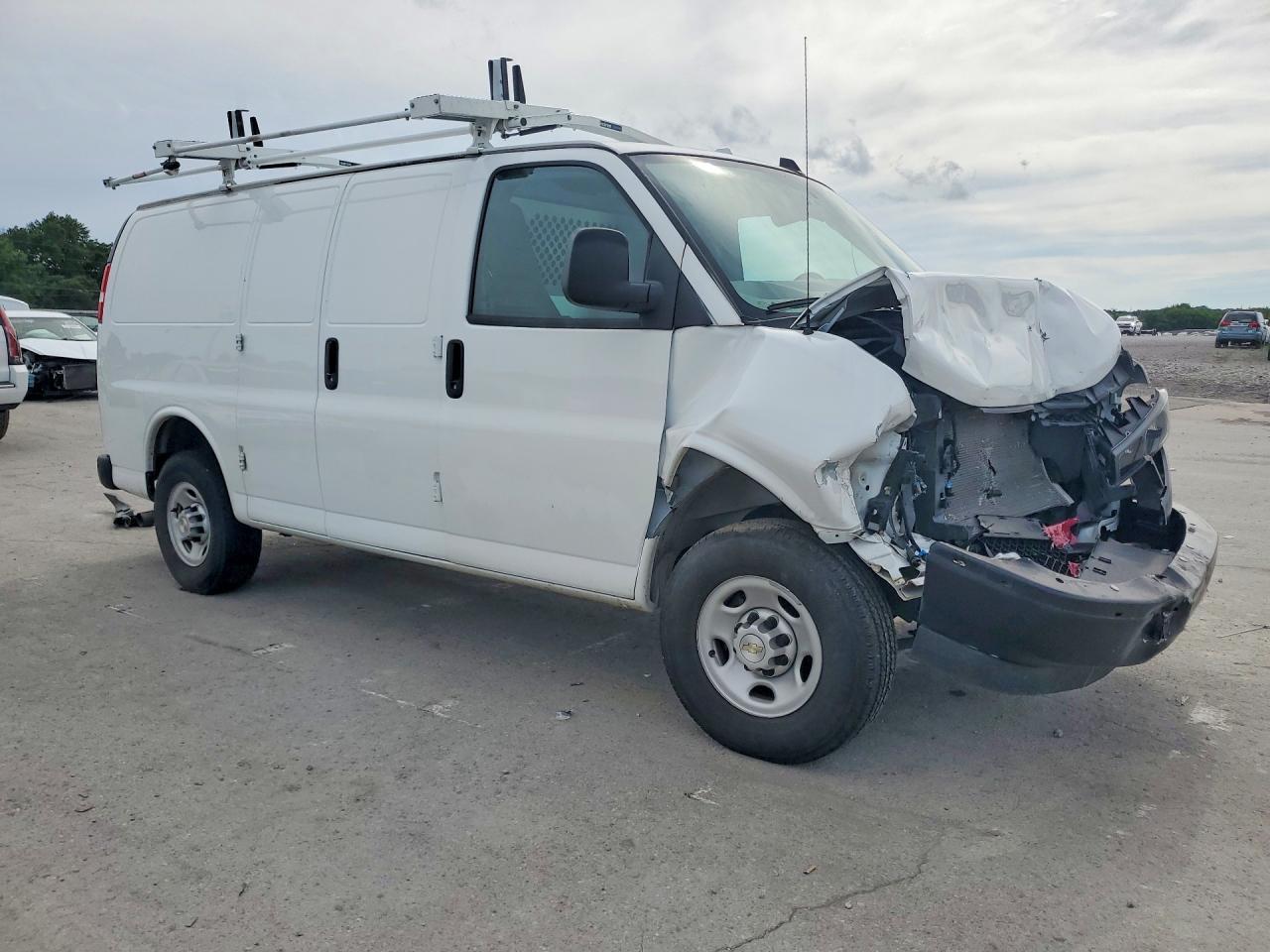 2024 Chevrolet Express G2500 - Фото 4