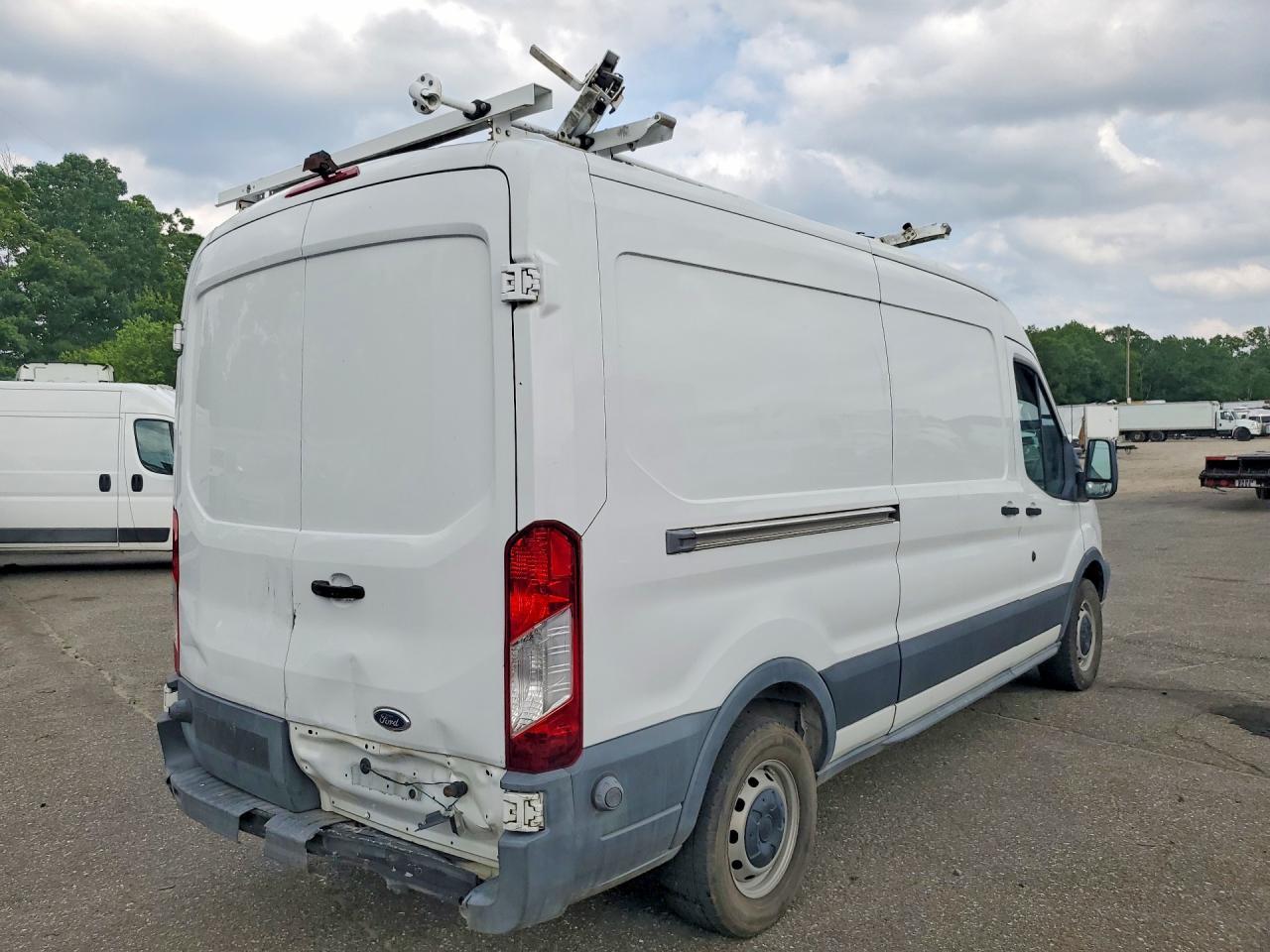 2015 Ford Transit T-150 - Фото 3
