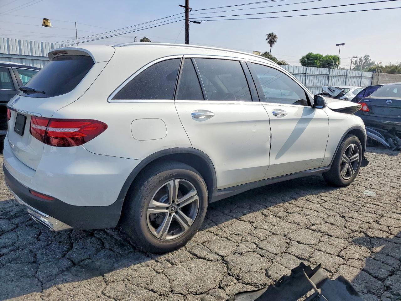 2019 Mercedes-Benz Glc 300 - Image 3