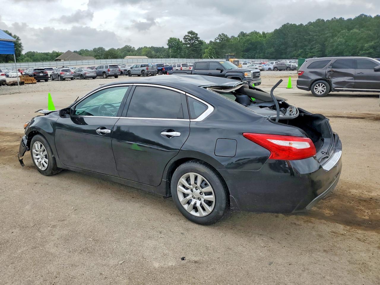 2016 Nissan Altima 2.5 S - Фото 2
