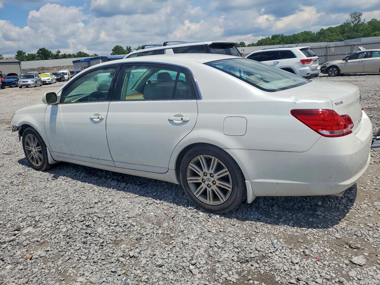 2006 Toyota Avalon Limited - Image 2