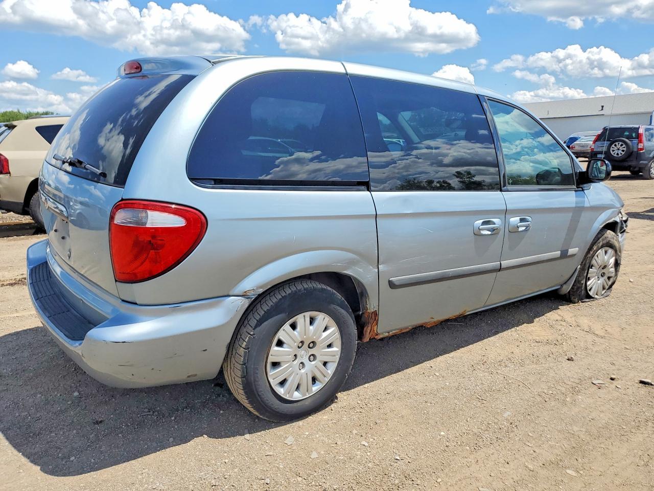 2006 Chrysler Town & Country - Image 3