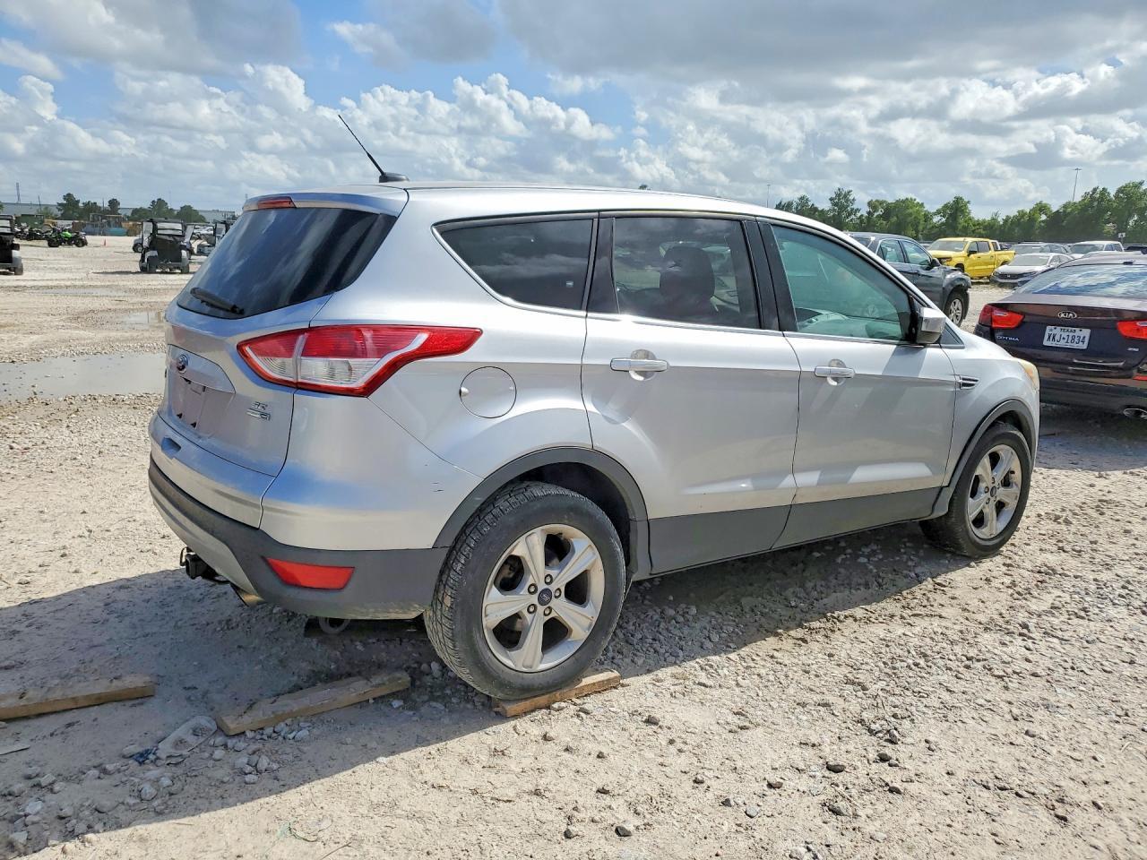 2016 Ford Escape Se - Фото 3