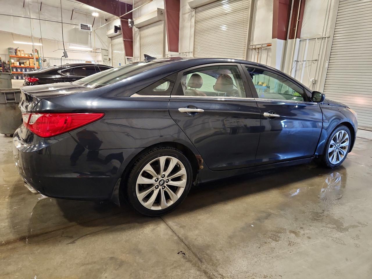 2012 Hyundai Sonata Se - Image 3