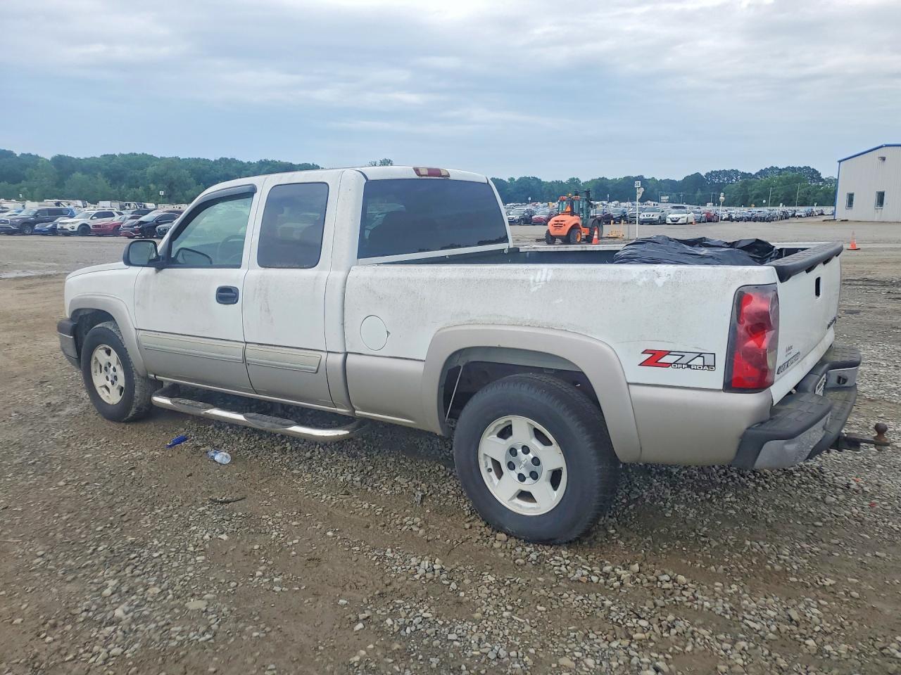 2004 Chevrolet Silverado K1500 - Image 2