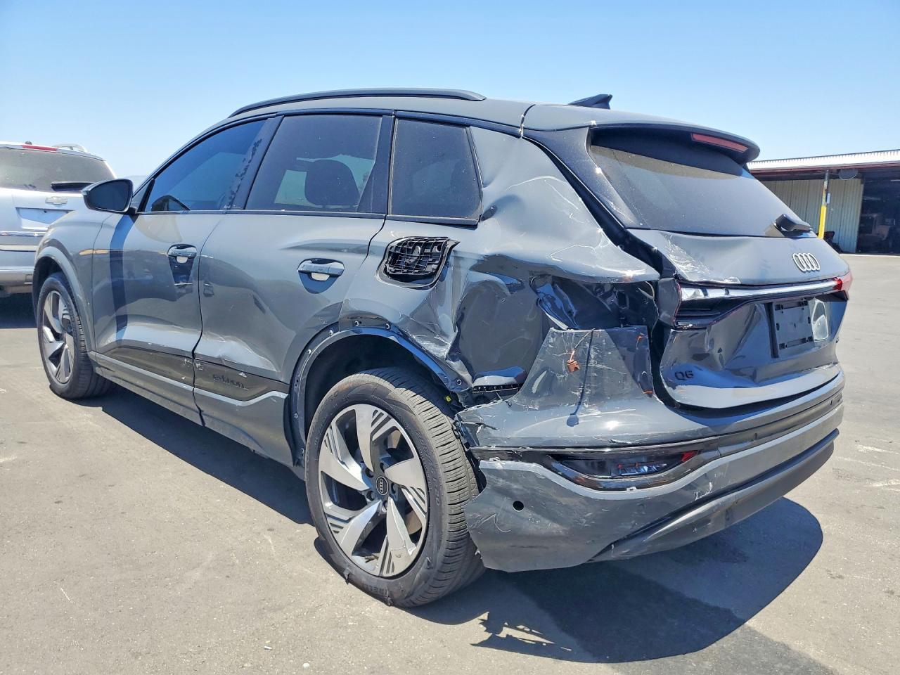 2025 Audi Q6 E-Tron Premium Plus - Фото 2