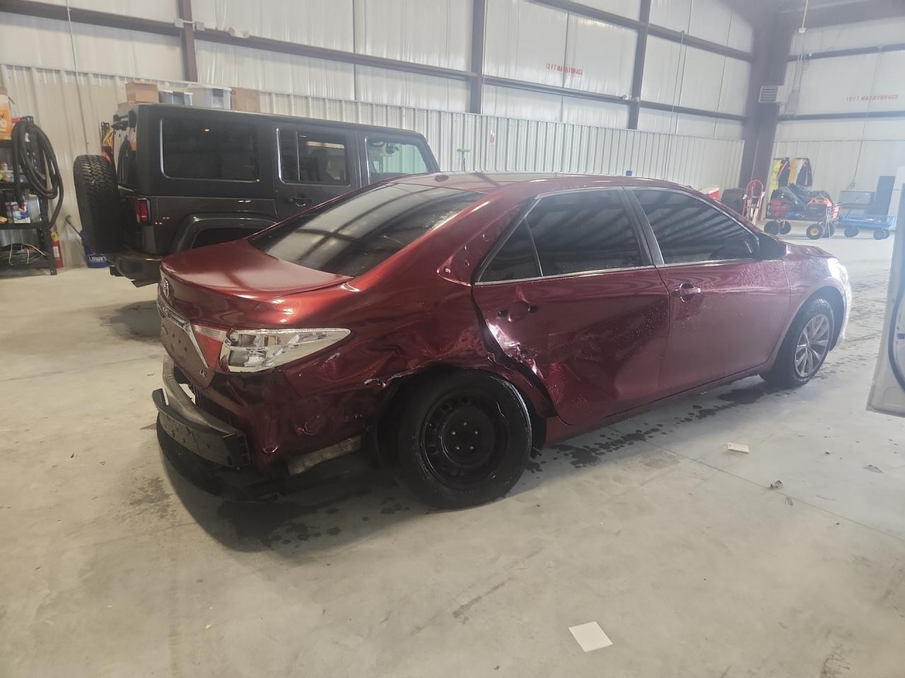 2015 Toyota Camry Le - Фото 3