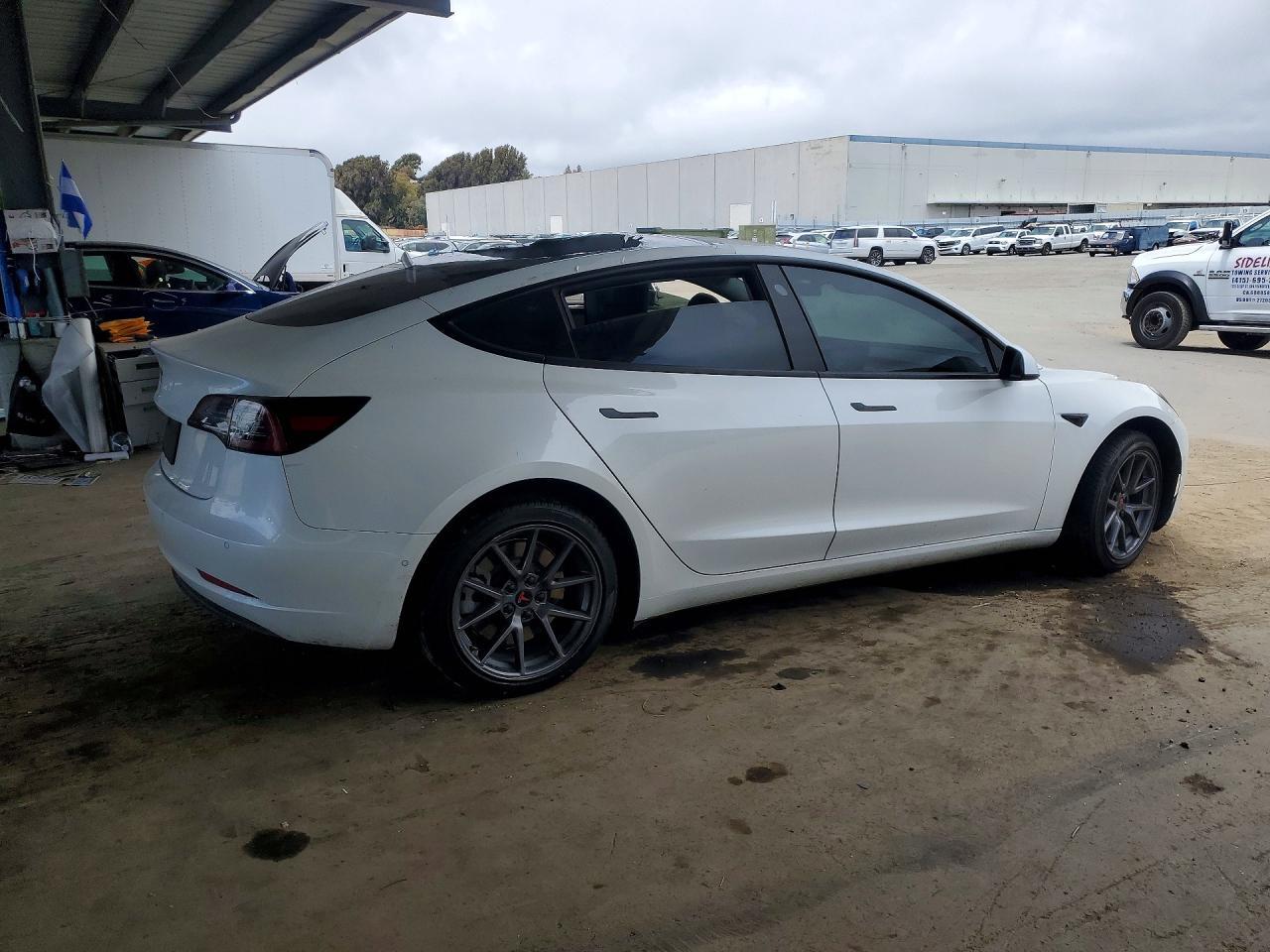 2022 Tesla Model 3 - Image 3