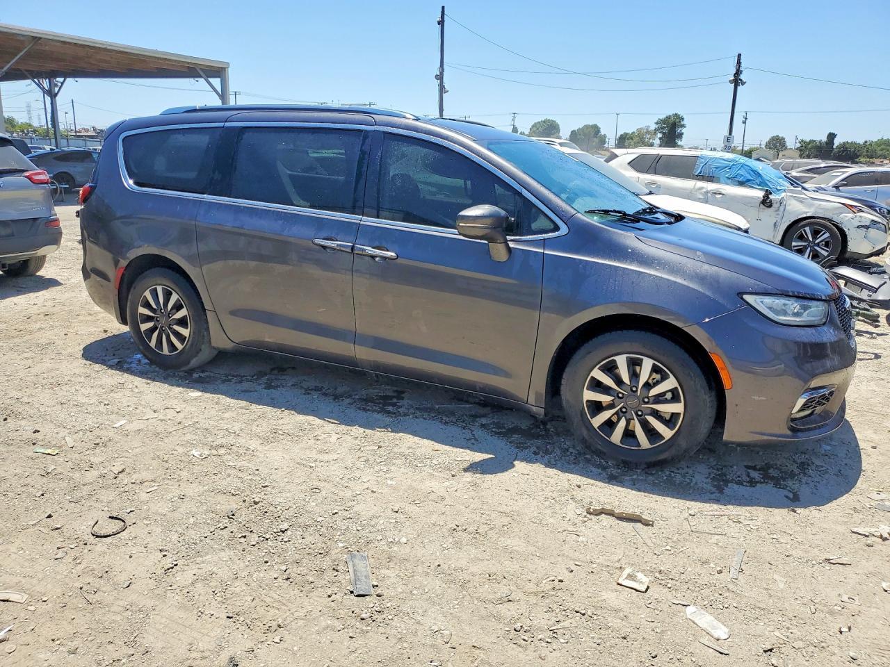 2021 Chrysler Pacifica Touring L - Image 4