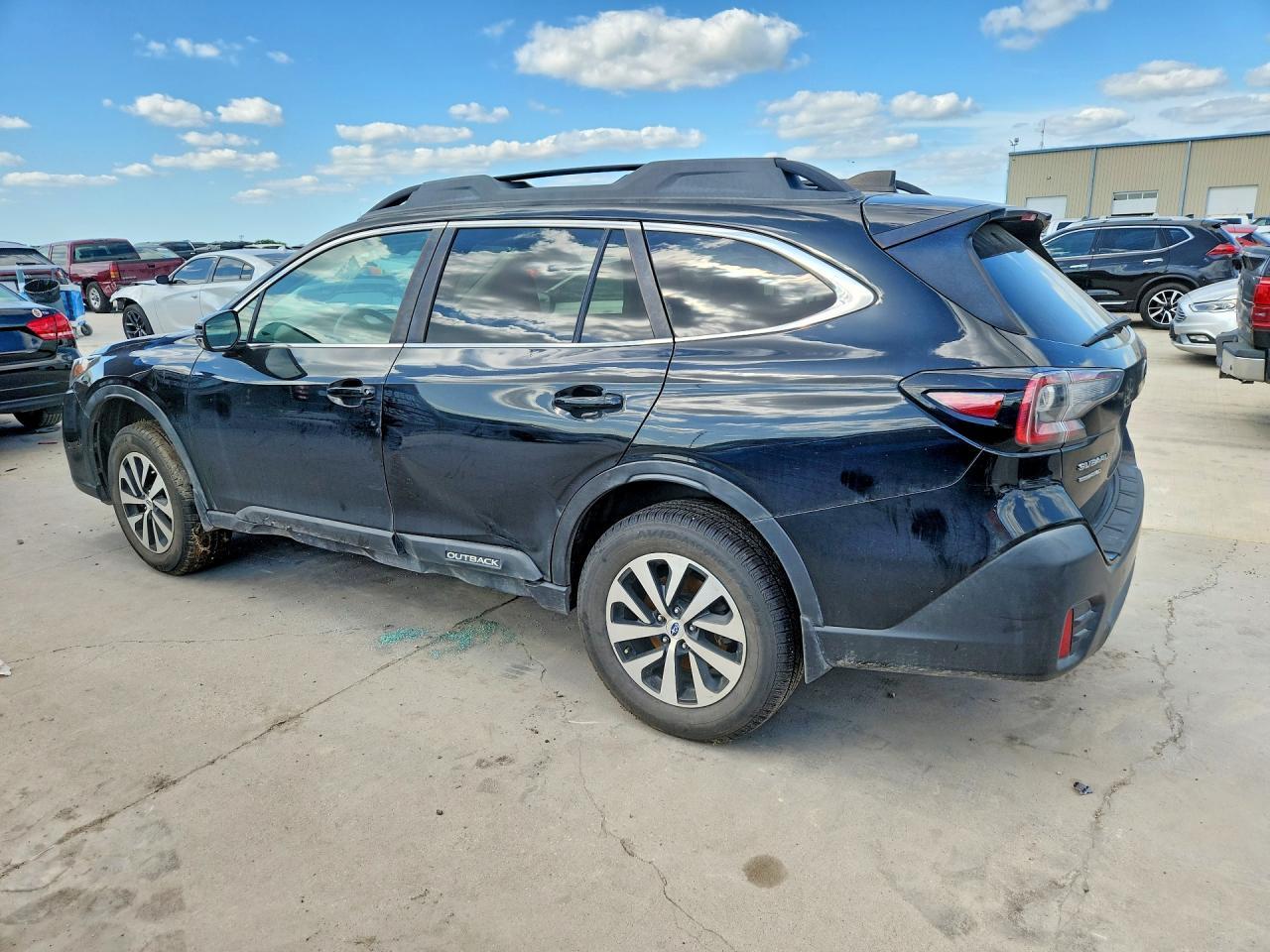 2020 Subaru Outback Premium - Фото 2