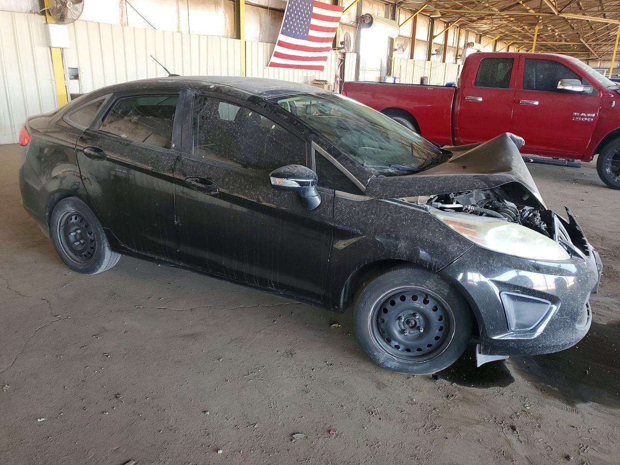 2013 Ford Fiesta Se - Фото 4