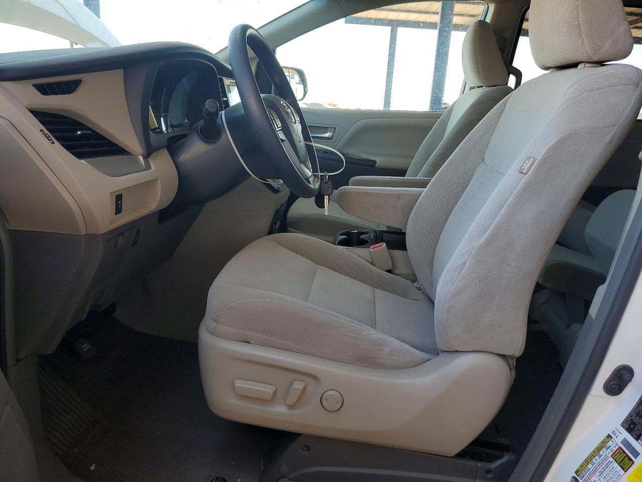 2016 Toyota Sienna Le - Фото 7