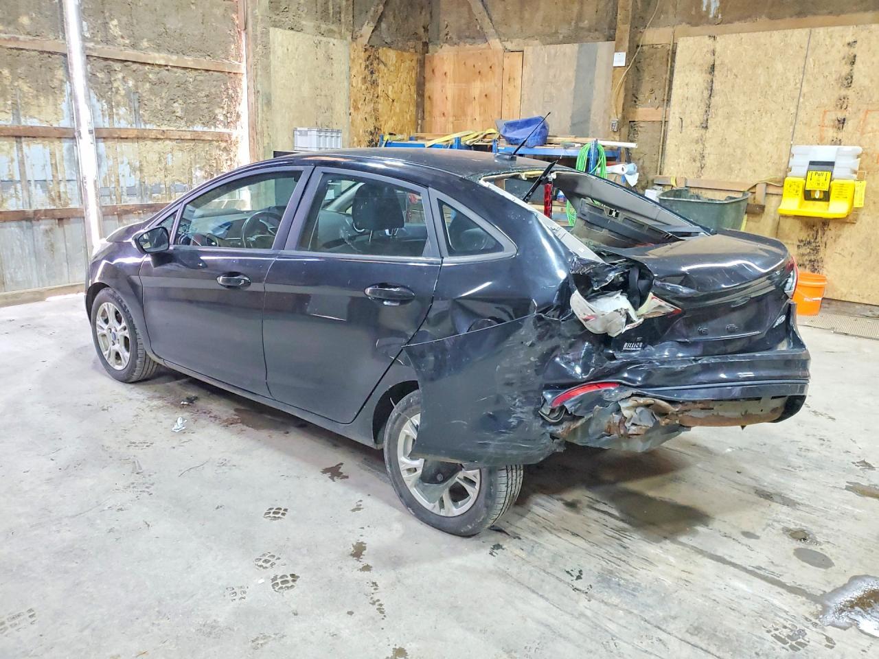 2015 Ford Fiesta Se - Фото 2