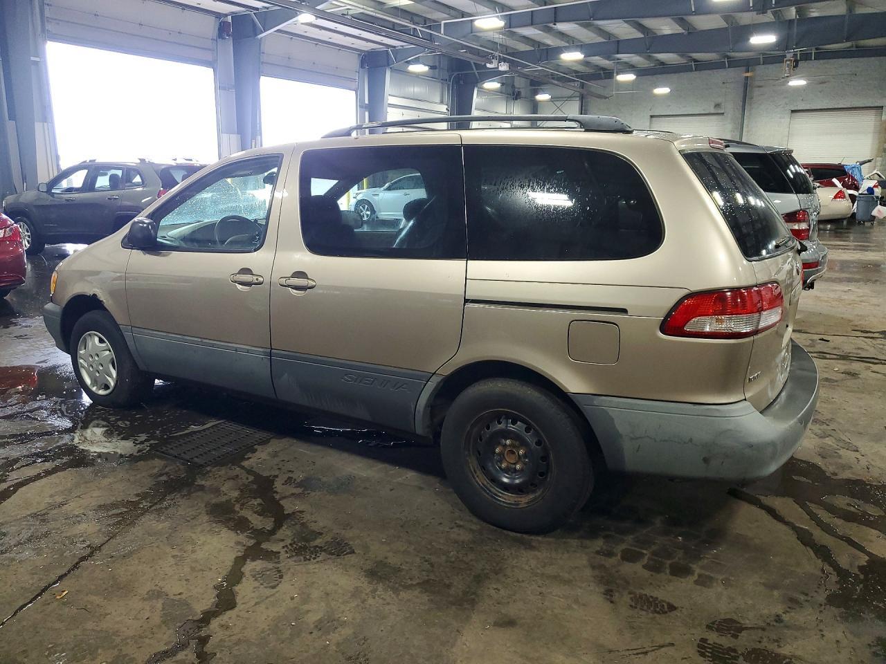 2002 Toyota Sienna Le - Фото 2