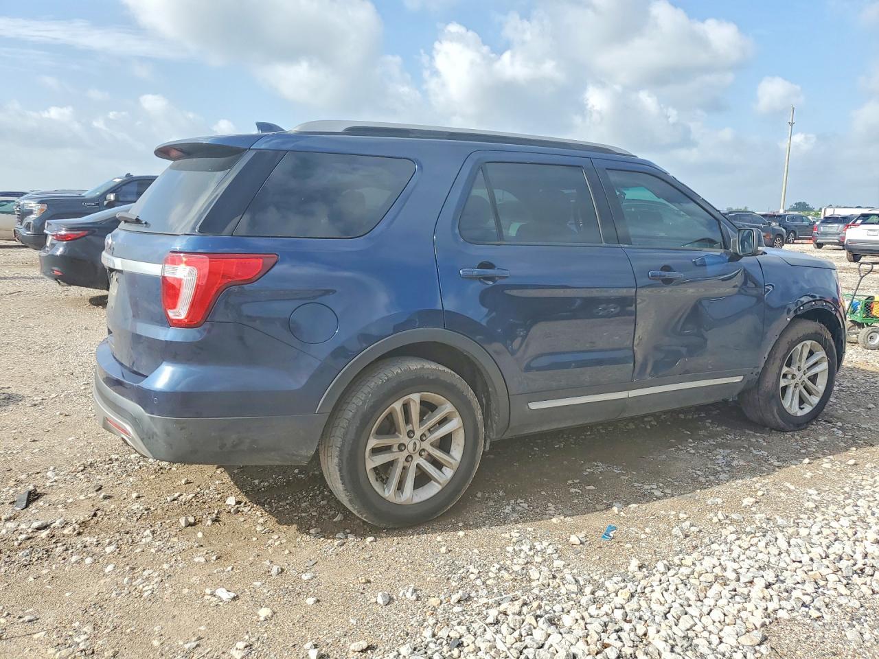 2017 Ford Explorer Xlt - Фото 3