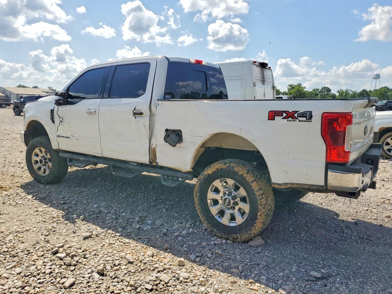 2019 Ford F250 Super Duty - Фото 2