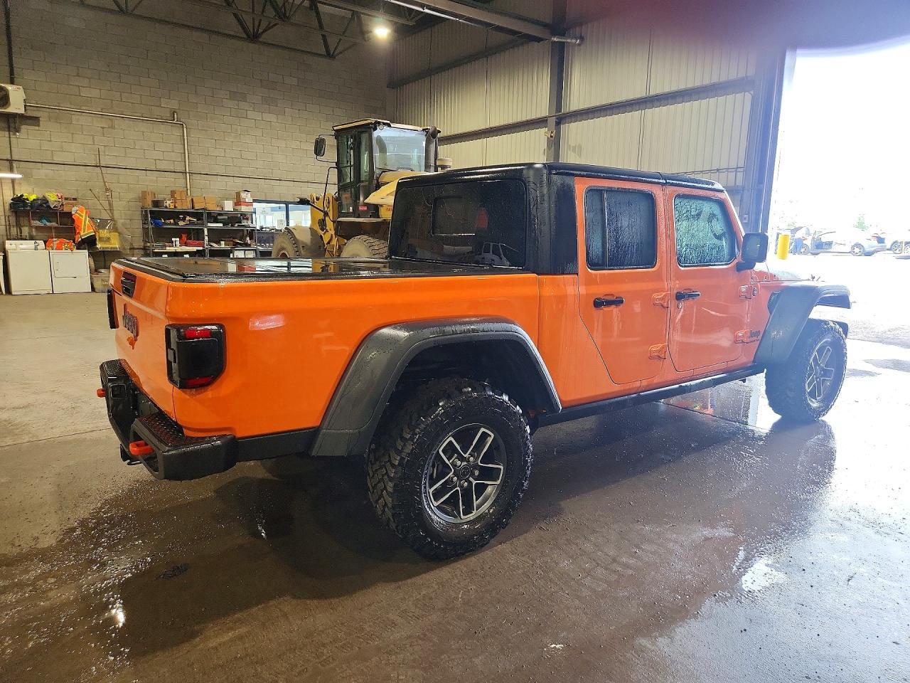 2025 Jeep Gladiator Mojave - Image 3
