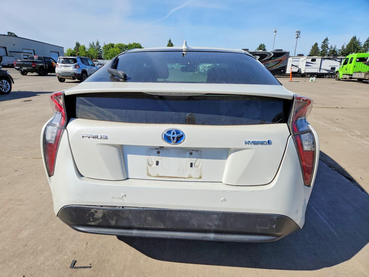 2017 Toyota Prius Four - Image 6