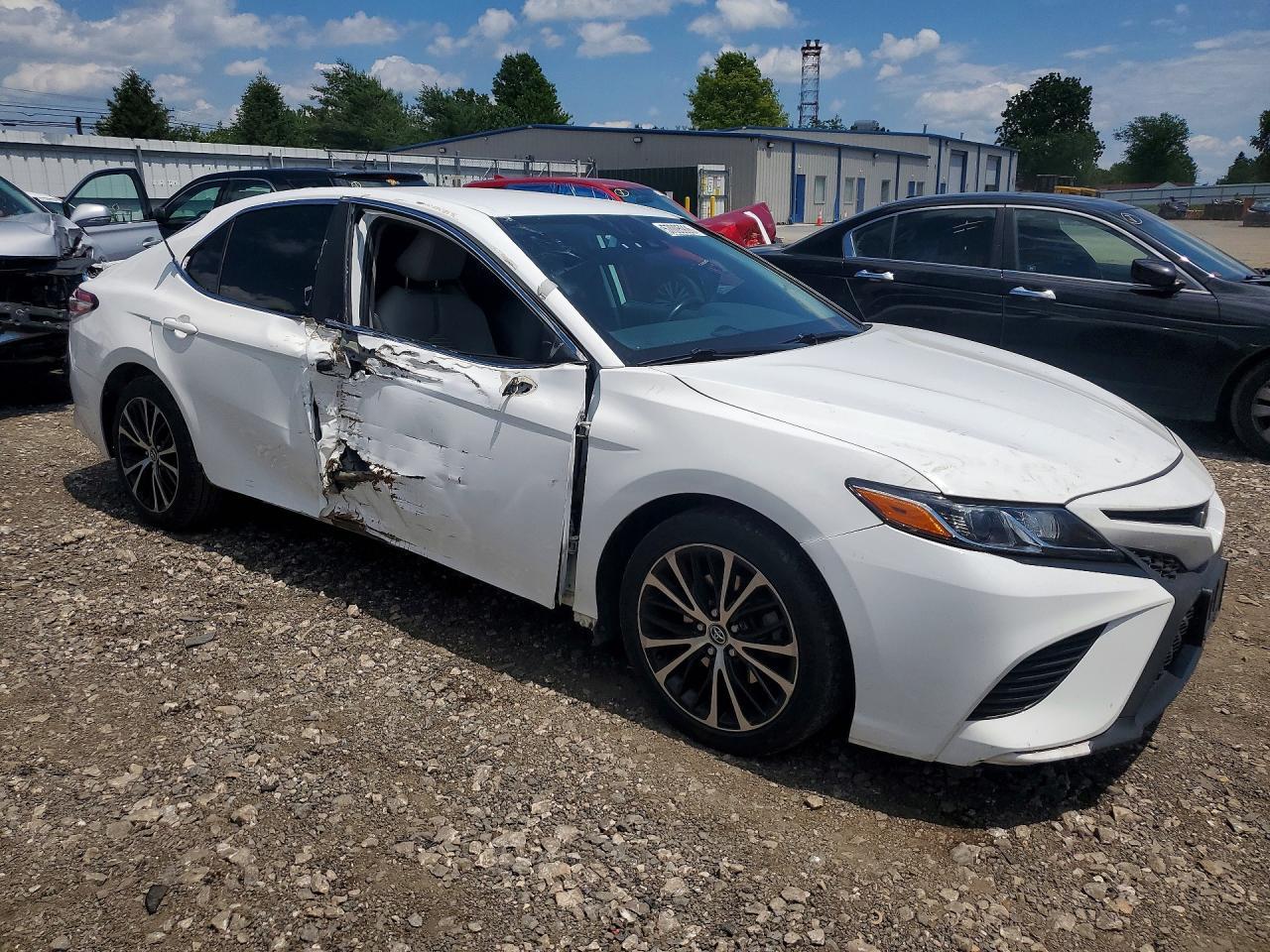 2020 Toyota Camry Se - Фото 4