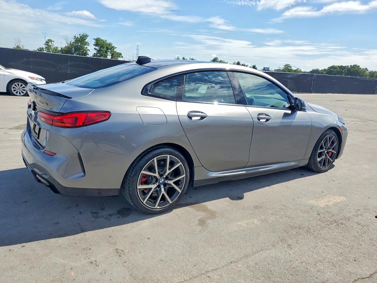 2024 BMW M235Xi - Фото 3