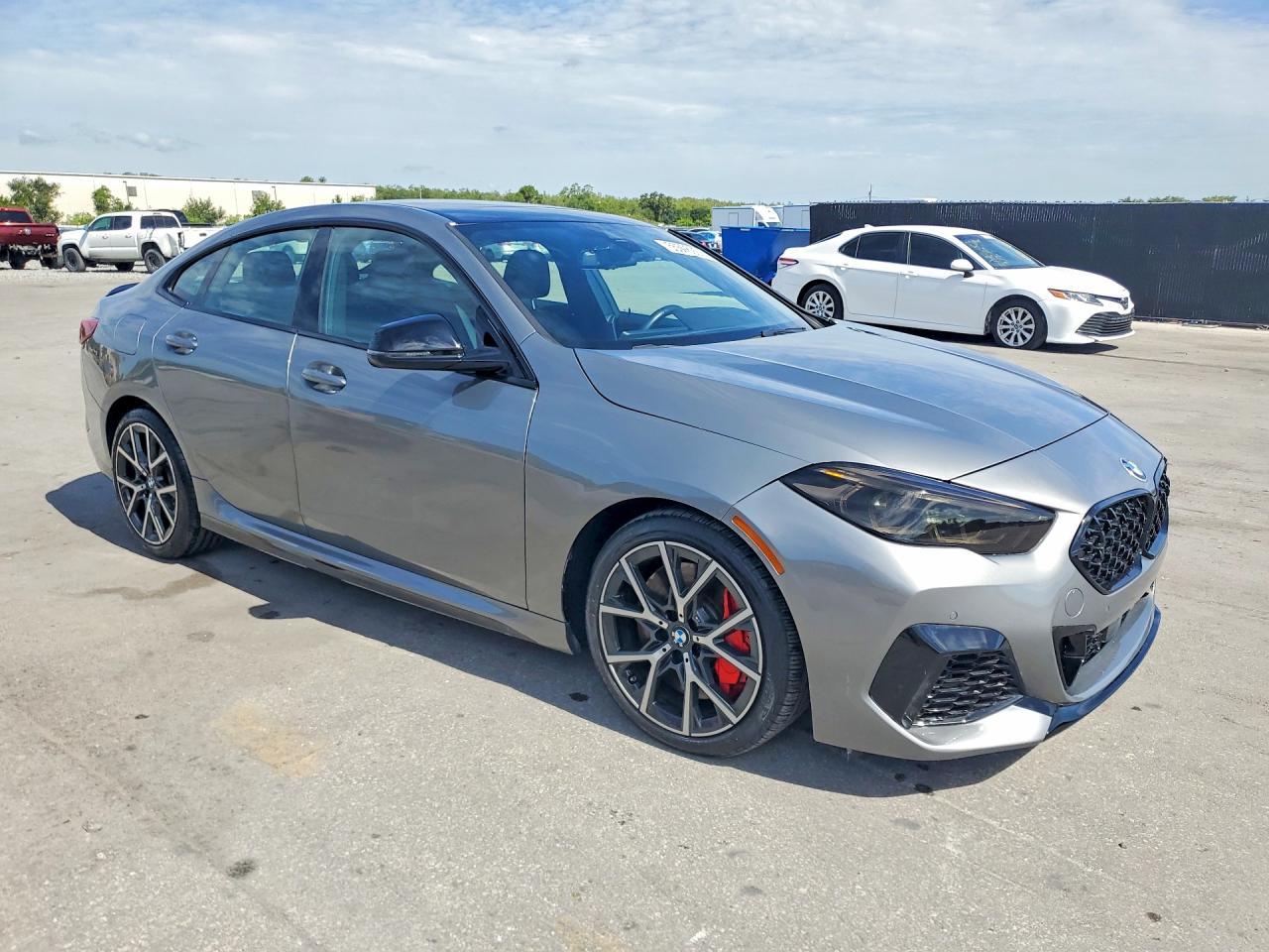 2024 BMW M235Xi - Фото 4