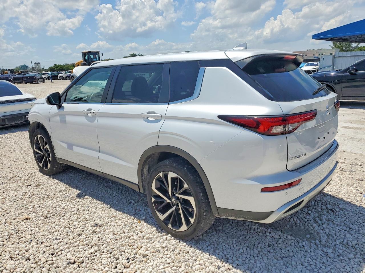 2024 Mitsubishi Outlander Se - Фото 2