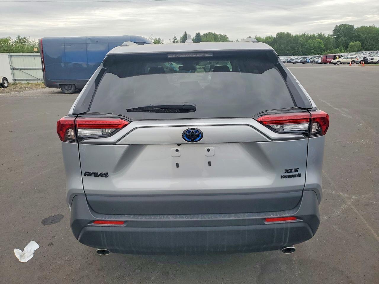 2024 Toyota Rav4 Hybrid Xle - Image 6