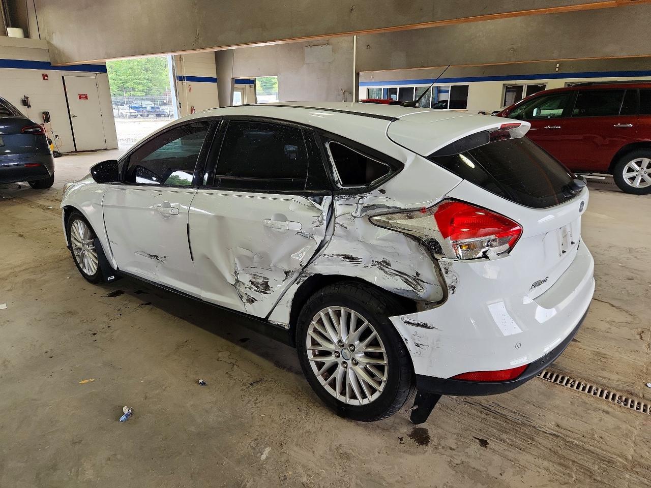 2016 Ford Focus Se - Image 2