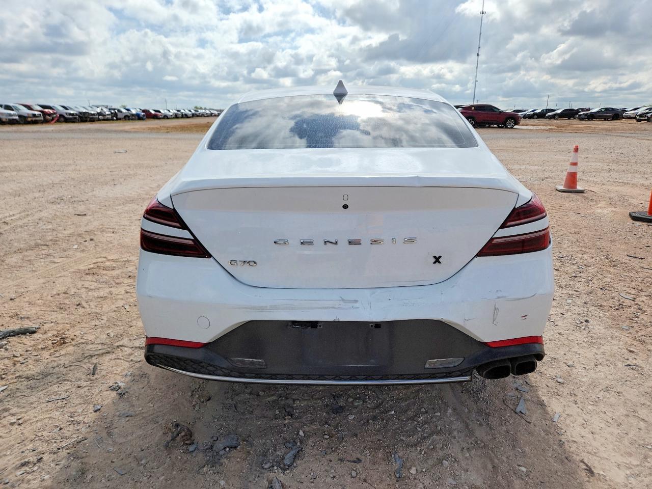 2022 Genesis G70 2.0T - Фото 6
