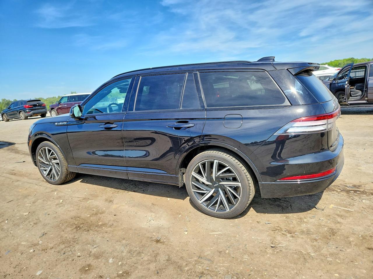 2025 Lincoln Aviator Black Label - Image 2