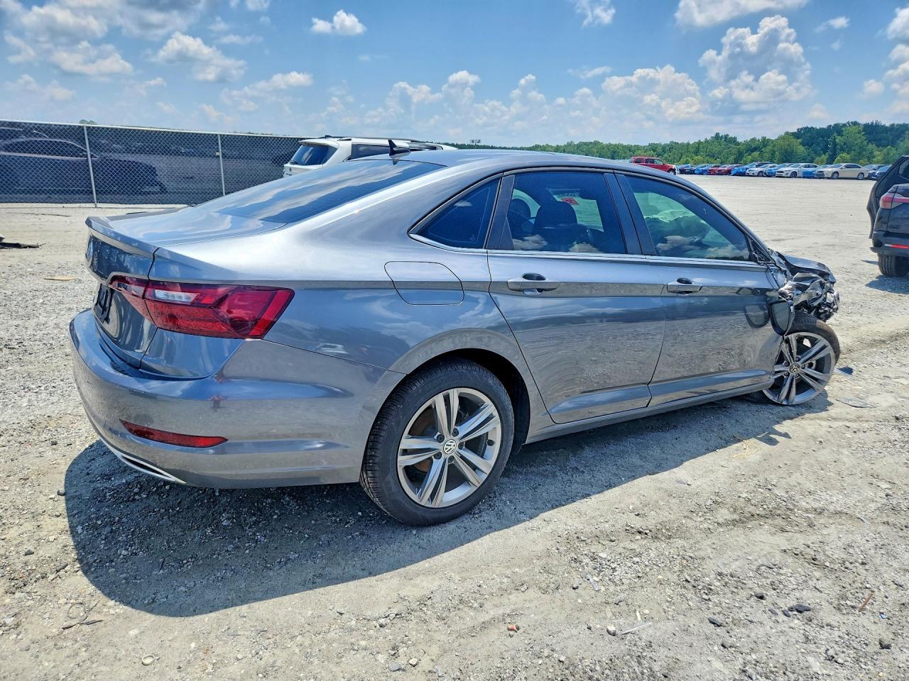2021 Volkswagen Jetta S/Se/R-Line - Фото 3