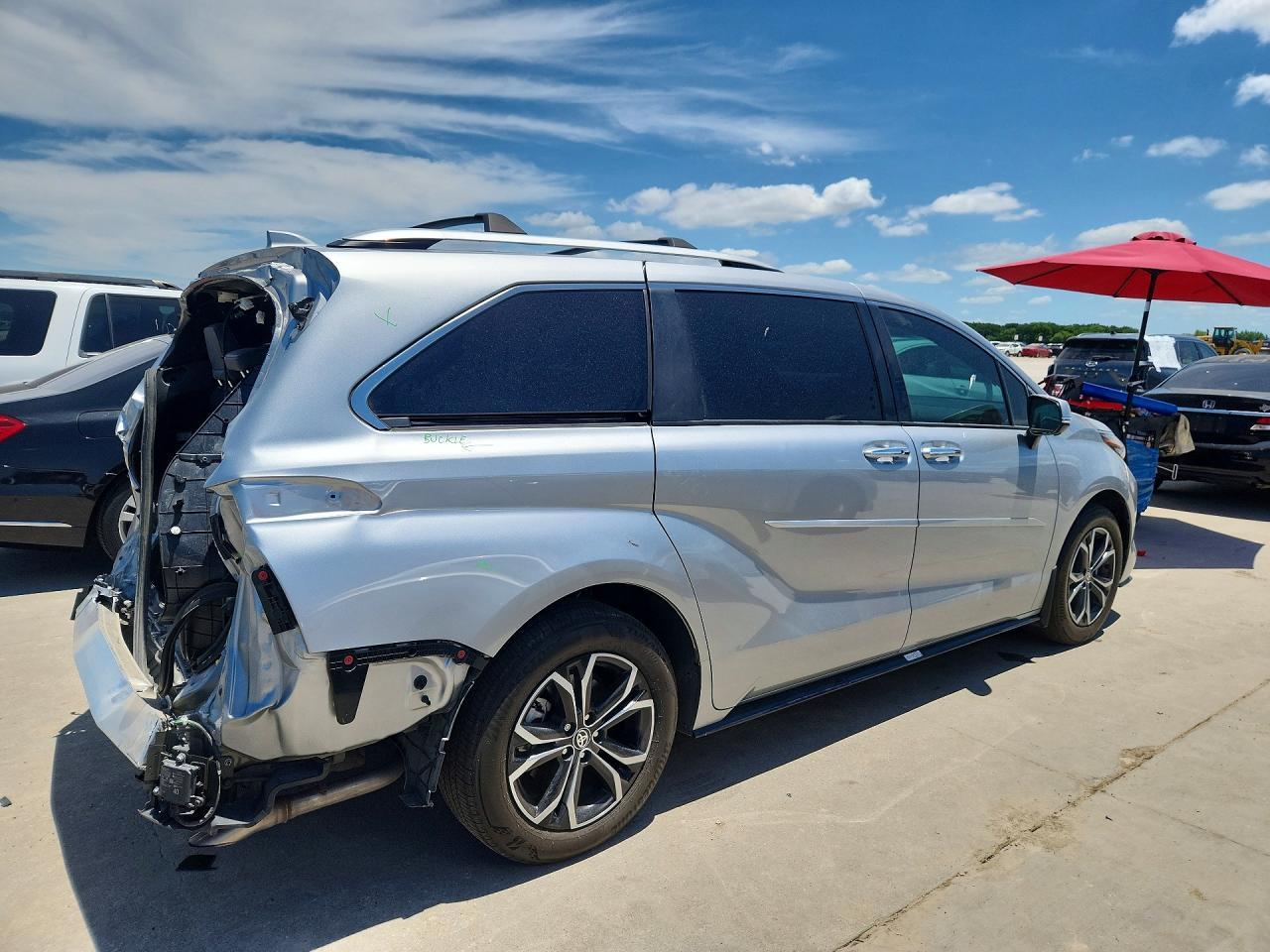 2025 Toyota Sienna Platinum 7-Passenger - Image 3