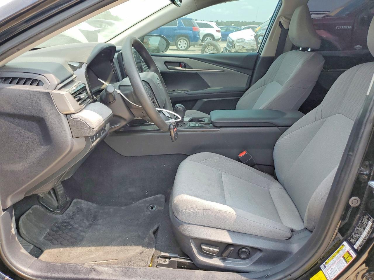 2025 Toyota Camry Le - Фото 7