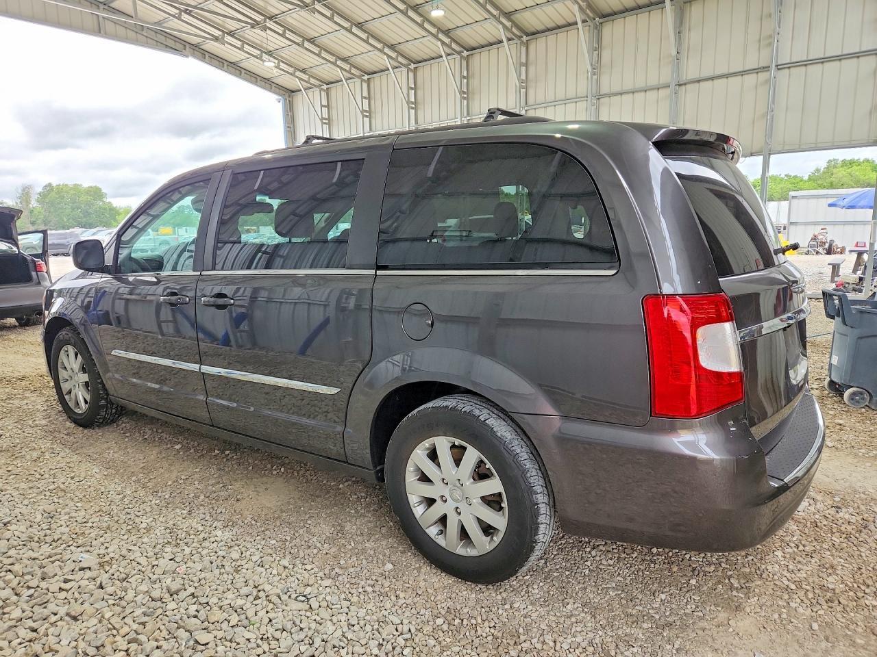 2015 Chrysler Town & Country Touring - Image 2