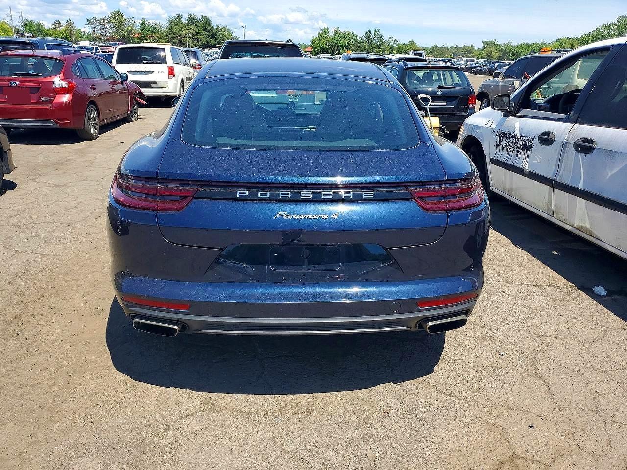 2018 Porsche Panamera 4 - Image 6