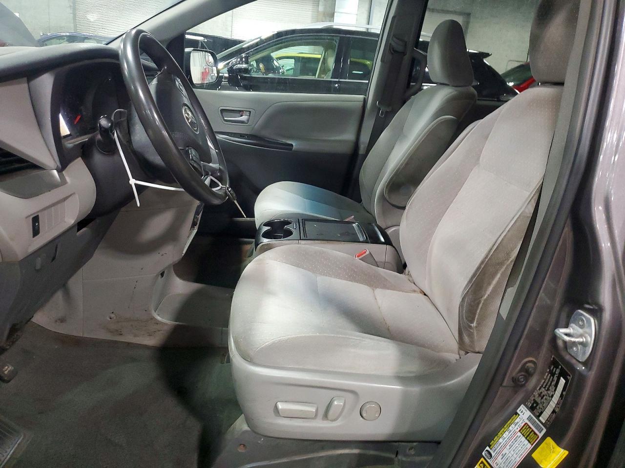 2017 Toyota Sienna Le - Image 7