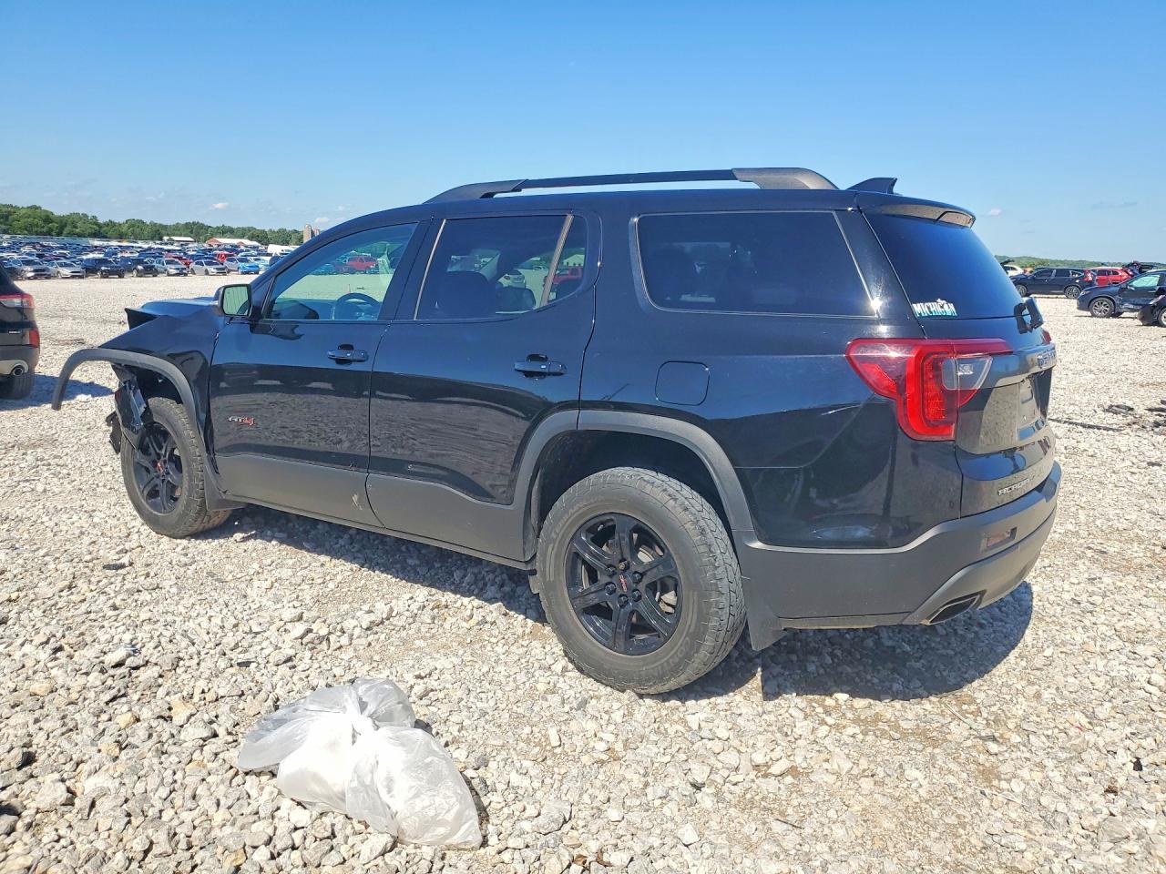 2022 GMC Acadia At4 - Фото 2