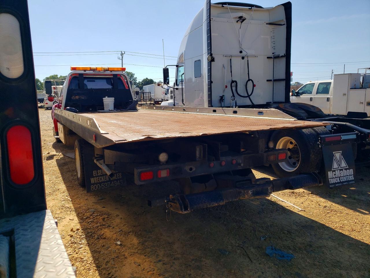 2005 Ford F650 Super Duty - Image 2
