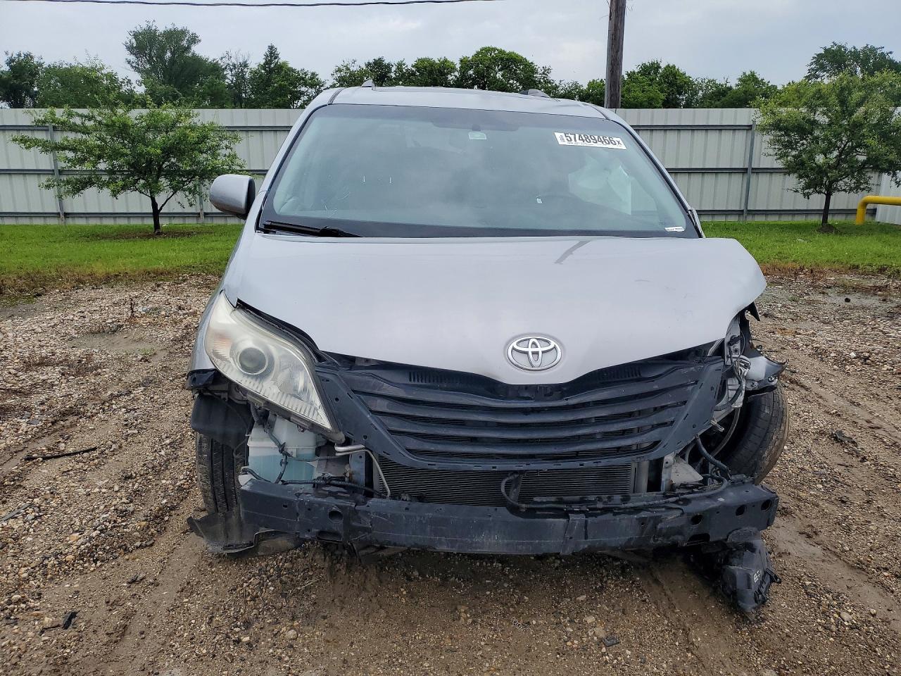 2015 Toyota Sienna Xle 8-Passenger - Image 5
