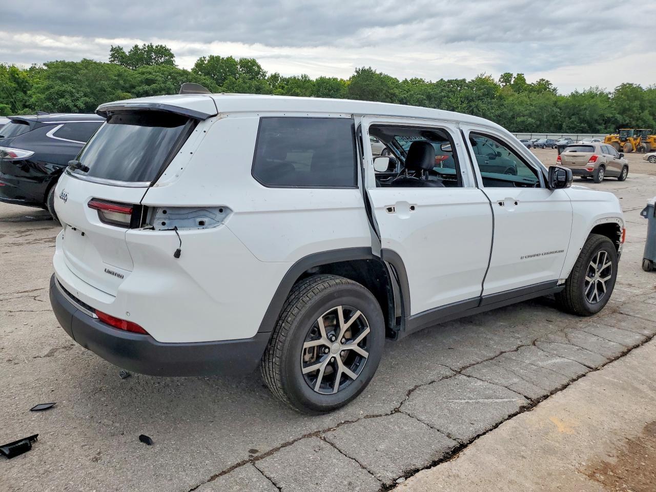 2023 Jeep Grand Cherokee L Limited - Image 3