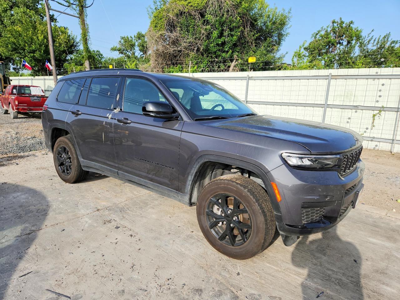 2025 Jeep Grand Cherokee L Laredo - Image 4