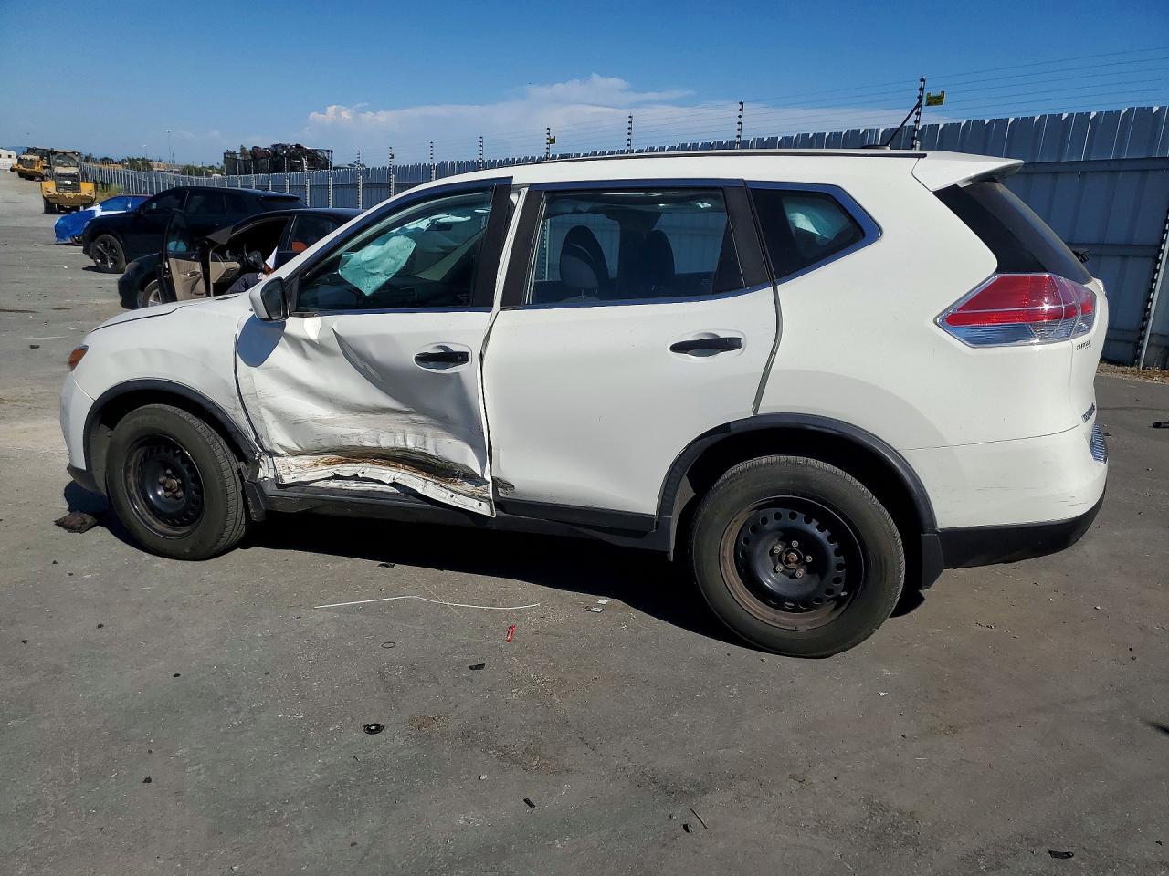 2016 Nissan Rogue S - Фото 2